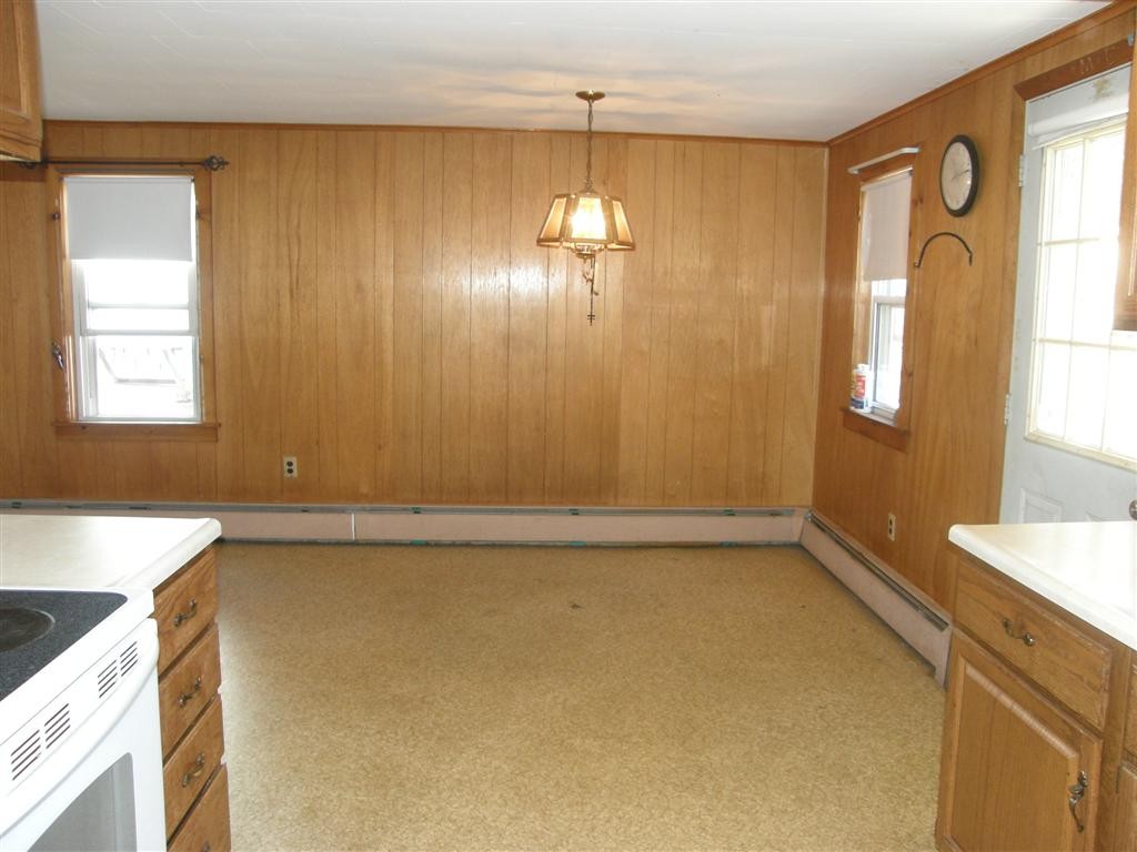 33 Colonial Road Webster, MA 01570 - Photo 7 of 30 Gallery Image 7