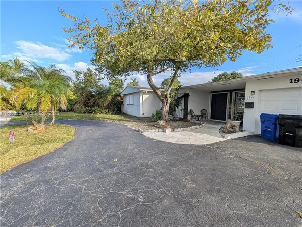 $3,500 | 1900 Northeast 186th Drive, Unit 1, North Miami Beach, FL 33179