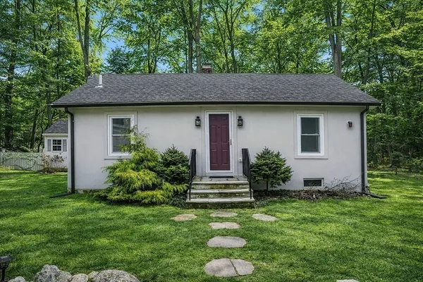 $499,900 | 3 Riverside Drive, Dover, MA 02030