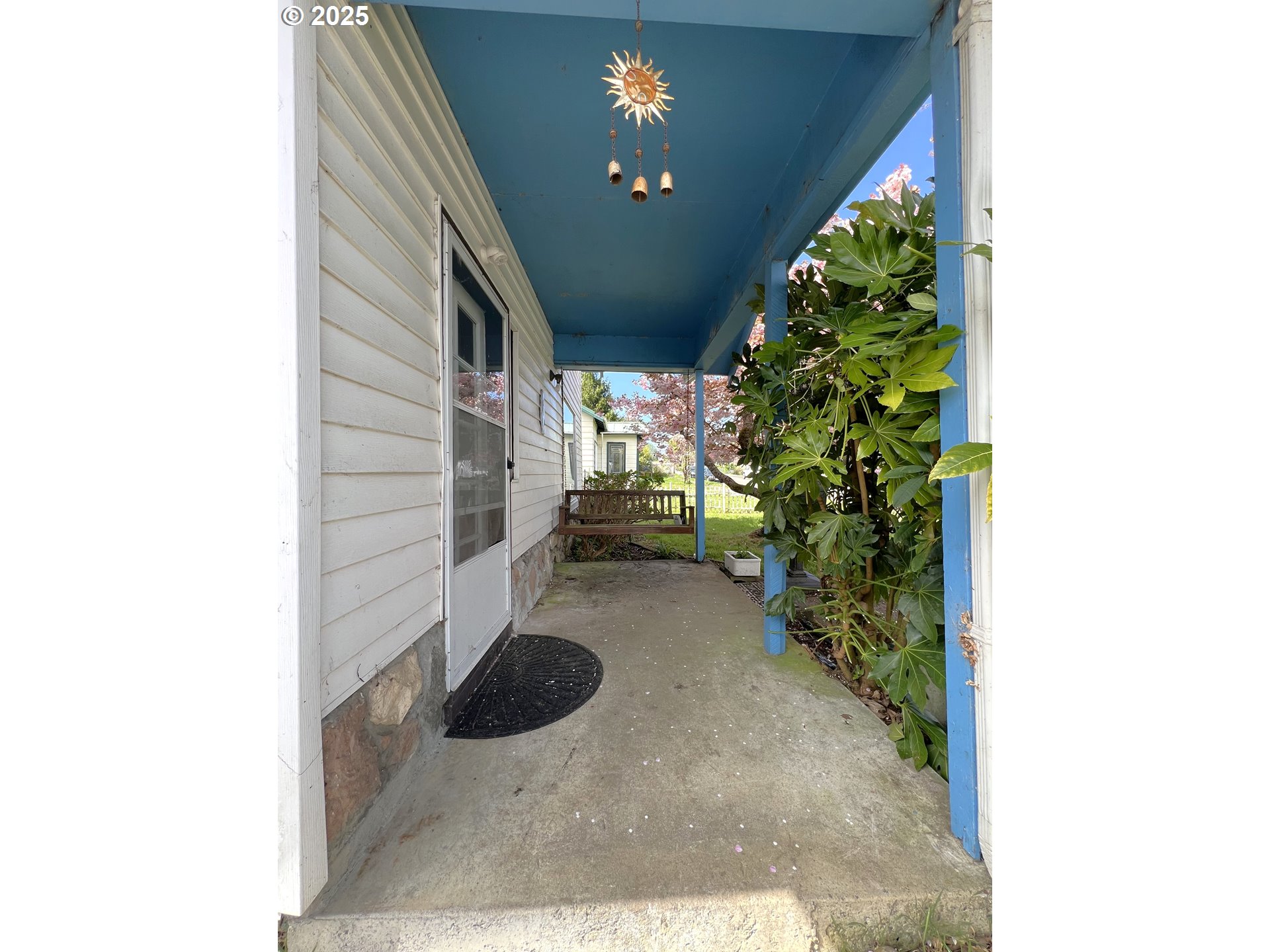 1042 Fir Avenue Reedsport, OR 97467 - Photo 35 of 47 a view of entryway