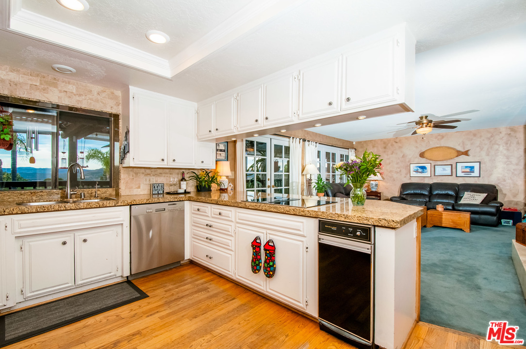 1354 Sunny Heights Road Fallbrook, CA 92028 - Photo 5 of 12