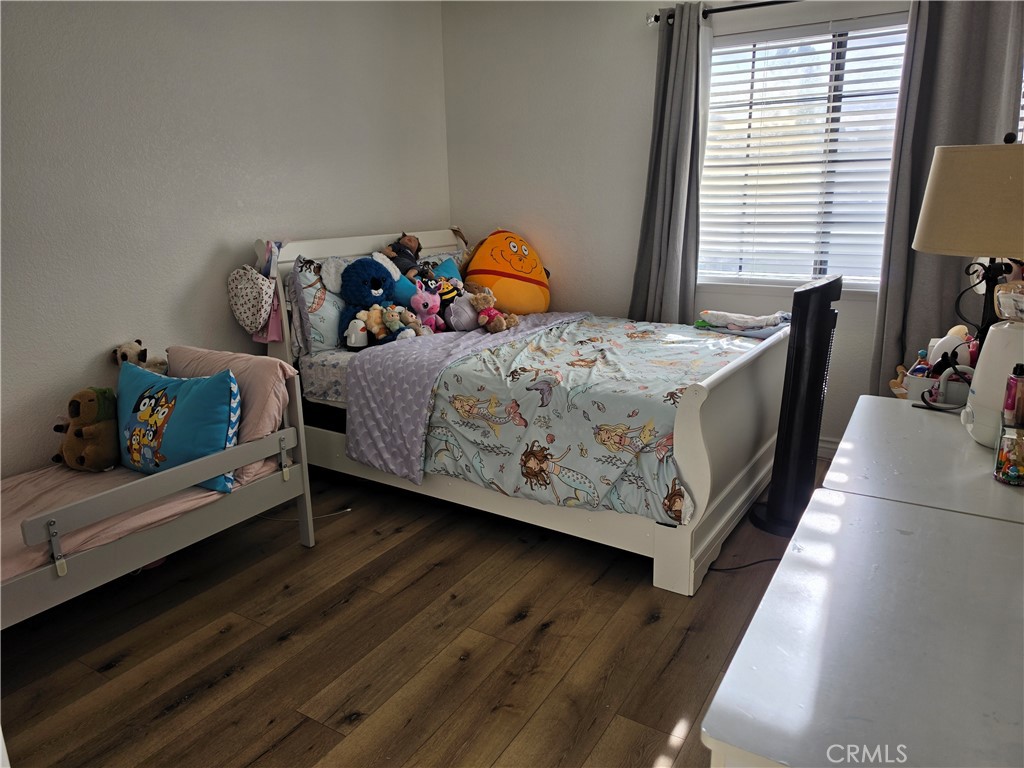 13502 Cuyamaca Road Apple Valley, CA 92308 - Photo 14 of 15 a bed sitting in a bedroom next to a window