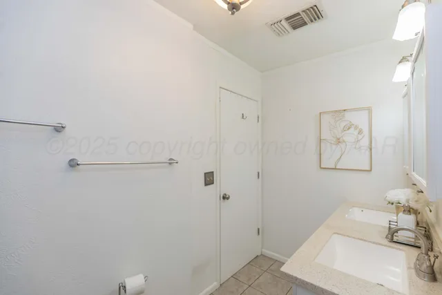 $170,000 | 1010 Elm Avenue, Dalhart, TX 79022