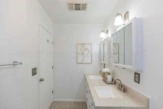 $170,000 | 1010 Elm Avenue, Dalhart, TX 79022