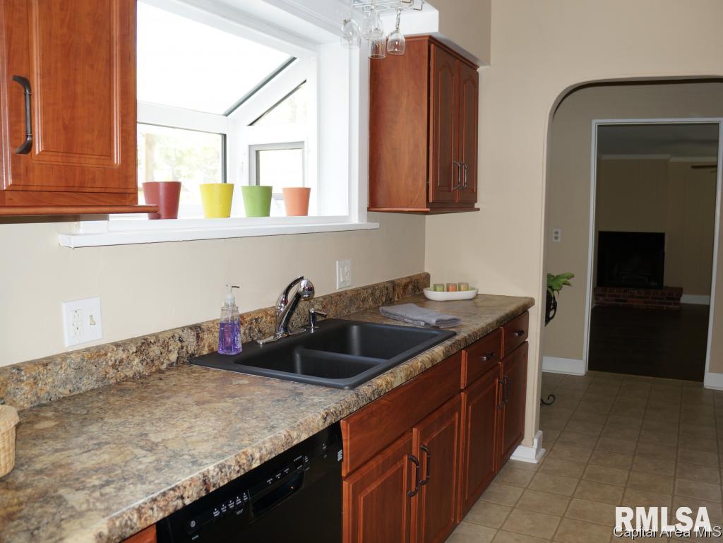 2032 South State Street Springfield, IL 62704 - Photo 3 of 20