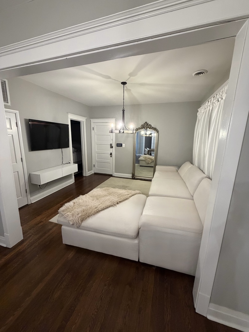 3138 West School Street, Unit 2 Chicago, IL 60618 - Photo 3 of 15