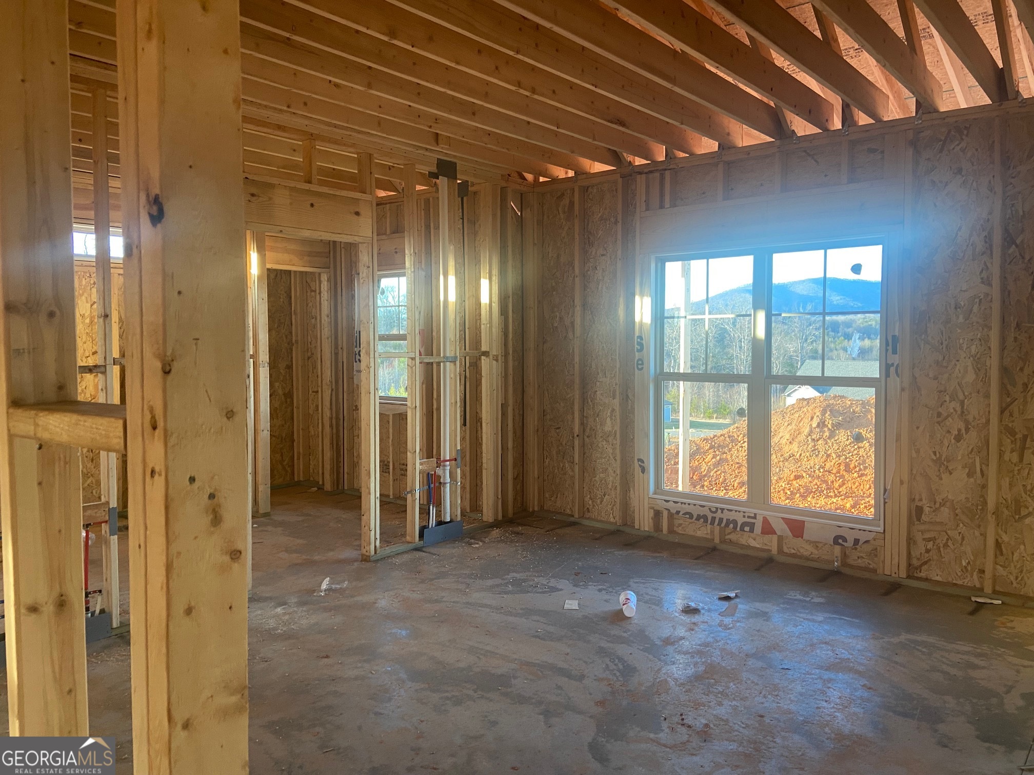 43 Rdg Vw Court Cleveland, GA 30528 - Photo 8 of 11 a view of livingroom with an entryway