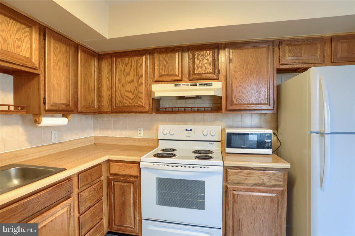 2712 Lisburn Road, Unit 201 Camp Hill, PA 17011 - Photo 13 of 29