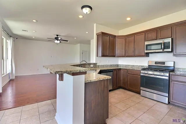 $262,400 | 13896 Ponderosa Drive, Denham Springs, LA 70726