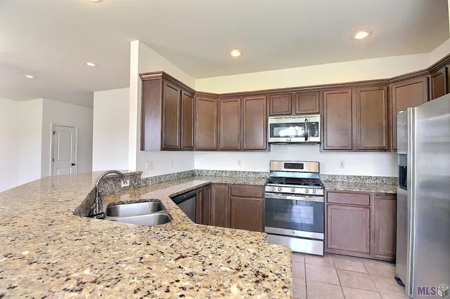 $262,400 | 13896 Ponderosa Drive, Denham Springs, LA 70726