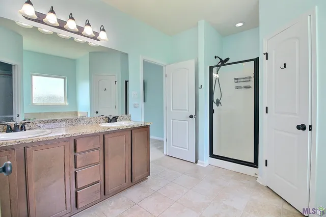 $262,400 | 13896 Ponderosa Drive, Denham Springs, LA 70726