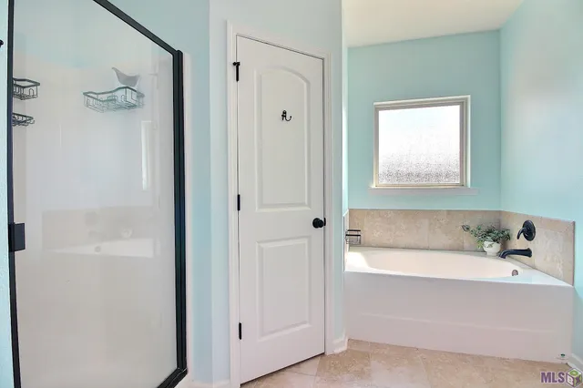 $262,400 | 13896 Ponderosa Drive, Denham Springs, LA 70726