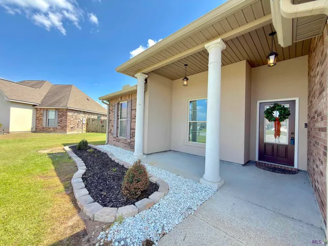 $262,400 | 13896 Ponderosa Drive, Denham Springs, LA 70726