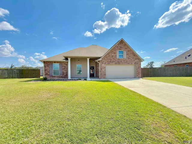 $262,400 | 13896 Ponderosa Drive, Denham Springs, LA 70726