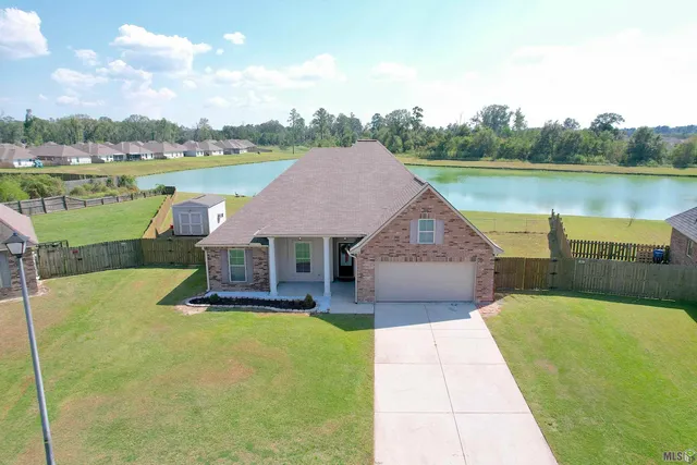 $262,400 | 13896 Ponderosa Drive, Denham Springs, LA 70726