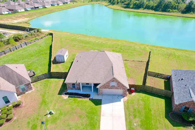 $262,400 | 13896 Ponderosa Drive, Denham Springs, LA 70726