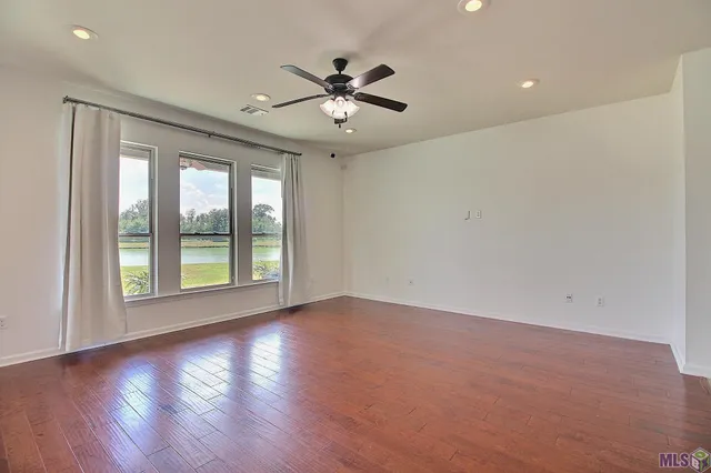 $262,400 | 13896 Ponderosa Drive, Denham Springs, LA 70726