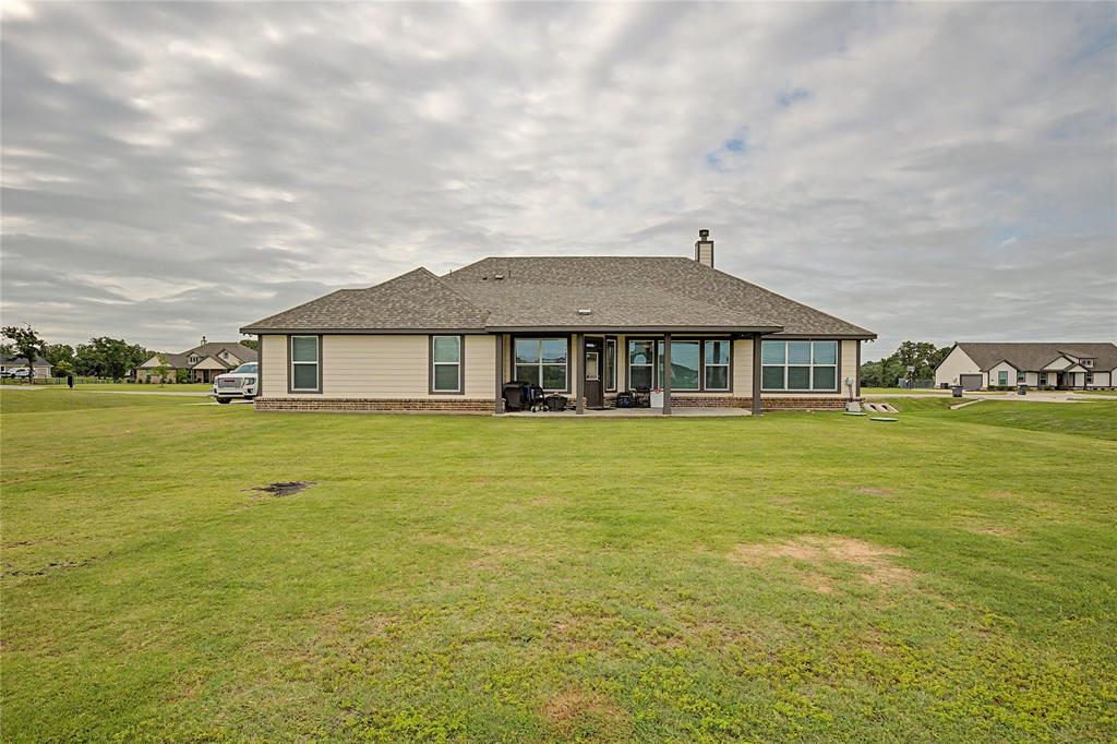 185 Chester Road Springtown, TX 76082 - Photo 5 of 40 Expansive backyard featuring a manicured lawn