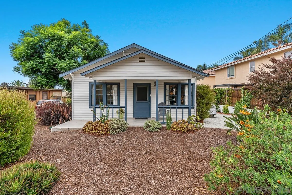 215 North Rios Avenue Solana Beach, CA 92075 - Photo 4 of 23 a front view of a house with garden