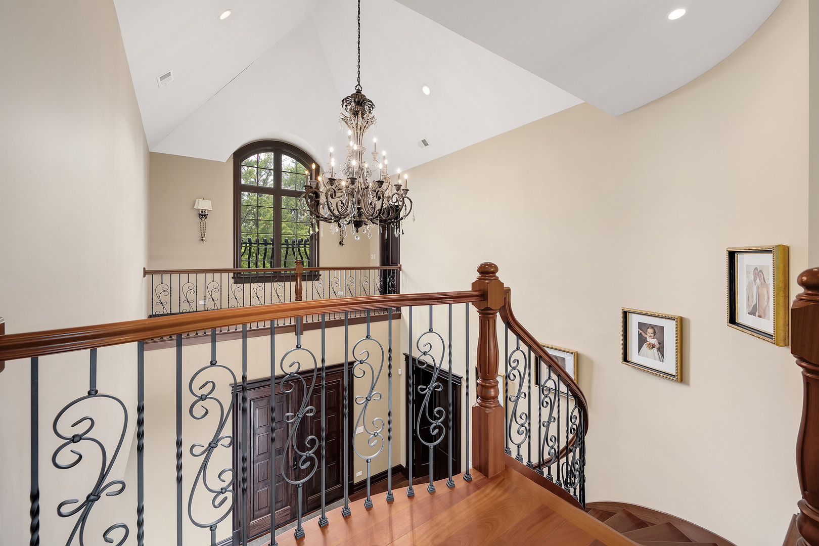8511 Kearney Road Downers Grove, IL 60516 - Photo 56 of 71 a view of a hallway with wooden floor and windows