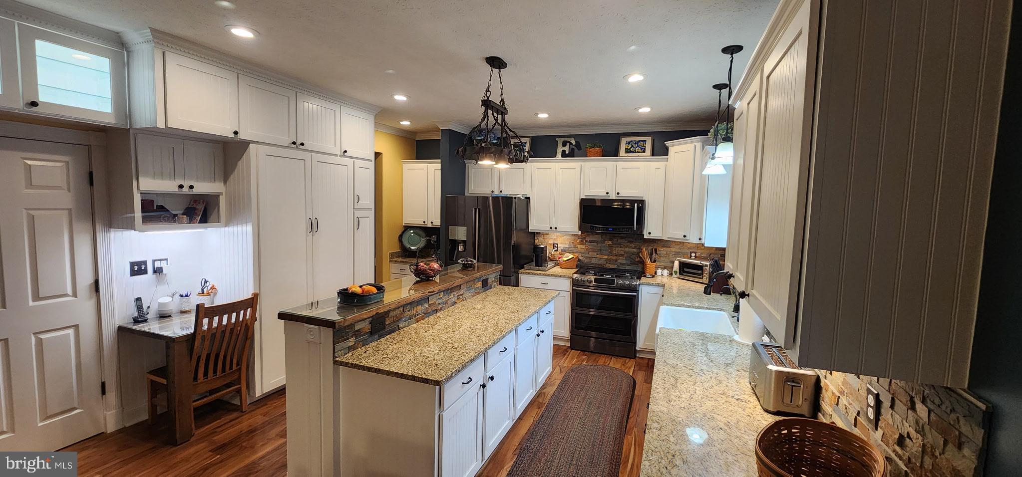 35175 Pheasant Ridge Road Locust Grove, VA 22508 - Photo 77 of 80 Modern kitchen with elegant finishes.
