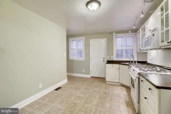 $1,925 | 1020 West Lombard Street, Baltimore, MD 21223