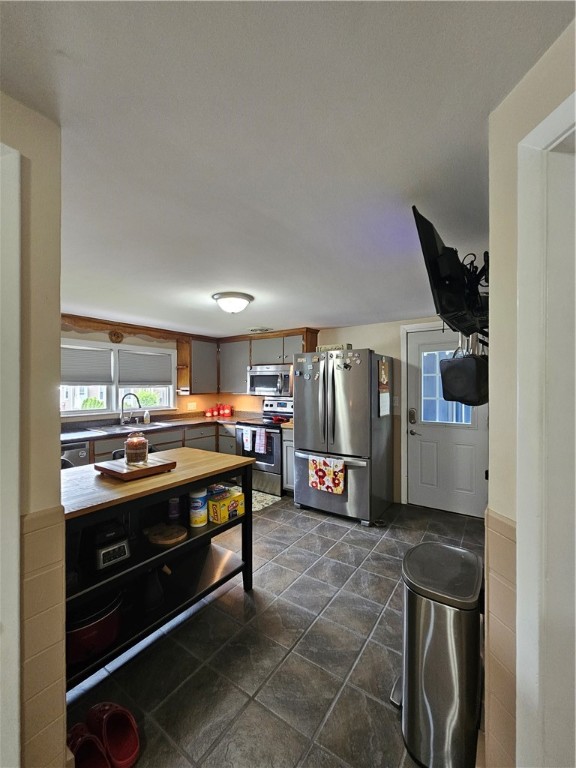 83 Merida Avenue Woonsocket, RI 02895 - Photo 17 of 46