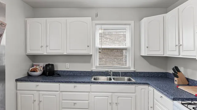 $189,999 | 67 Broadway, Chicago Heights, IL 60411