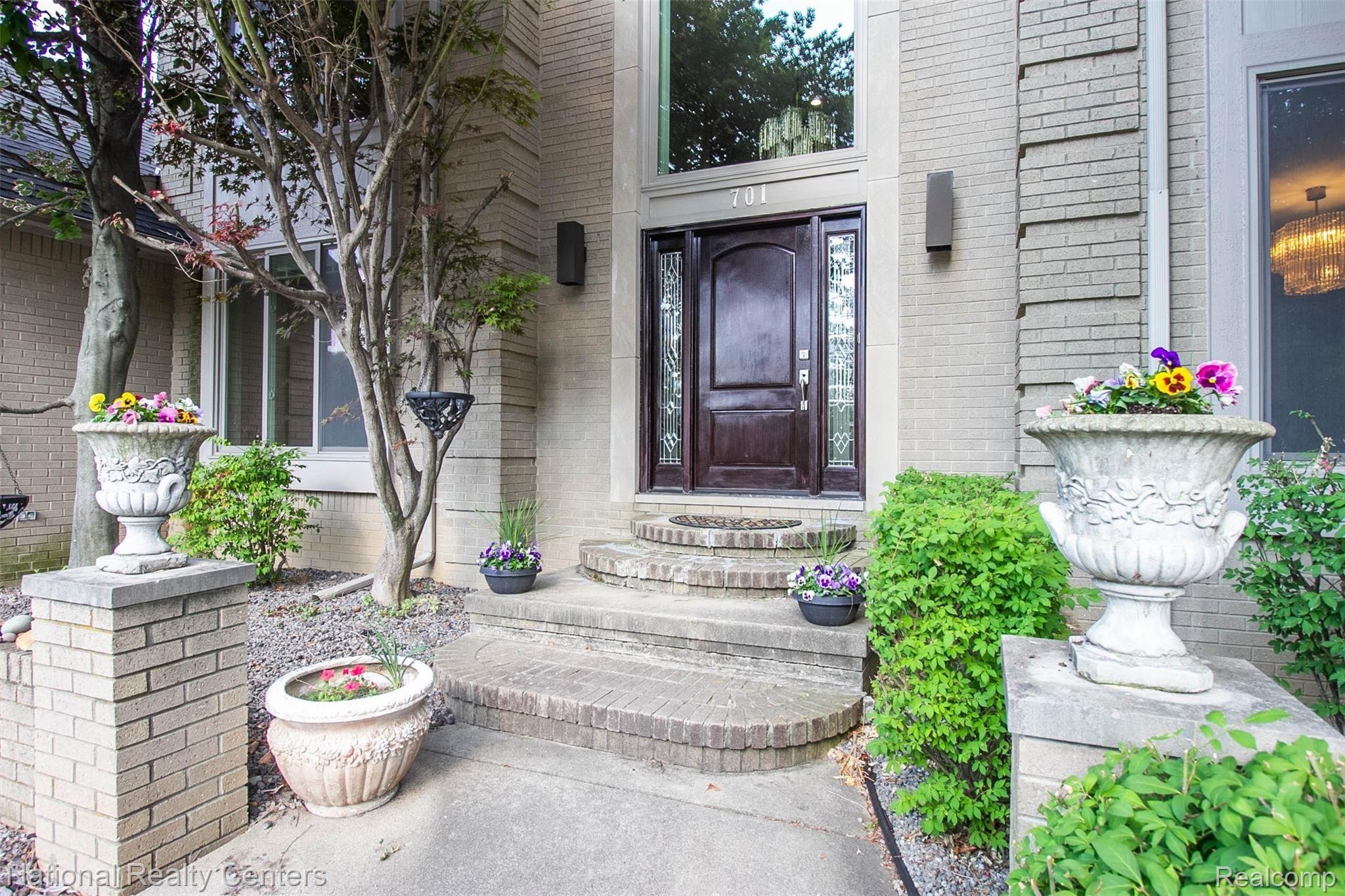 701 Stanford Circle Rochester, MI 48309 - Photo 6 of 43 4.jpg