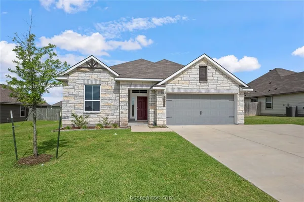 $379,900 | 2038 Viva Road, Bryan, TX 77807