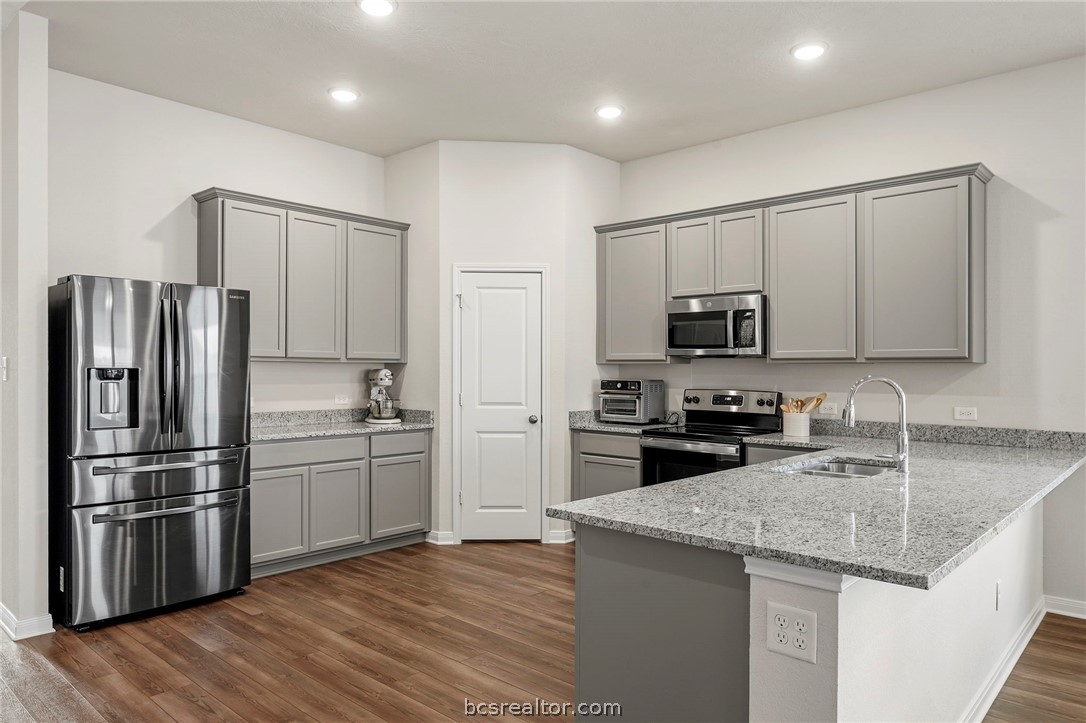 2038 Viva Road Bryan, TX 77807 - Photo 3 of 21 Bright open kitchen featuring granite countertops, stainless appliances, and generous prep space.