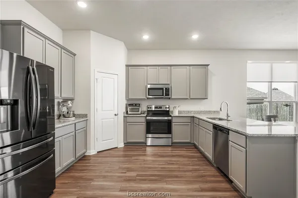 $379,900 | 2038 Viva Road, Bryan, TX 77807