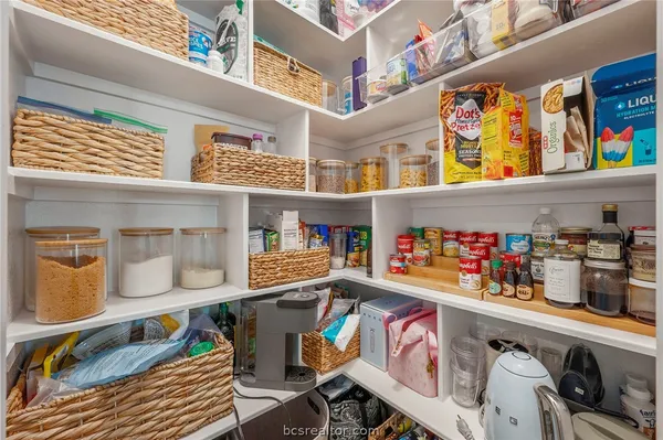 $379,900 | 2038 Viva Road, Bryan, TX 77807