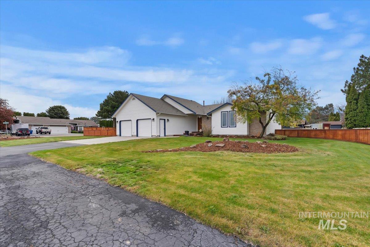 15335 David Street Caldwell, ID 83607 - Photo 4 of 50
