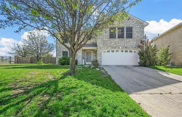 $2,400 | 6632 Canyon Oak Drive, Fort Worth, TX 76112