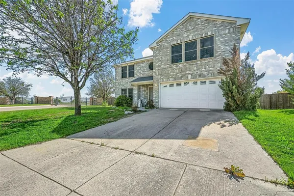 $2,400 | 6632 Canyon Oak Drive, Fort Worth, TX 76112