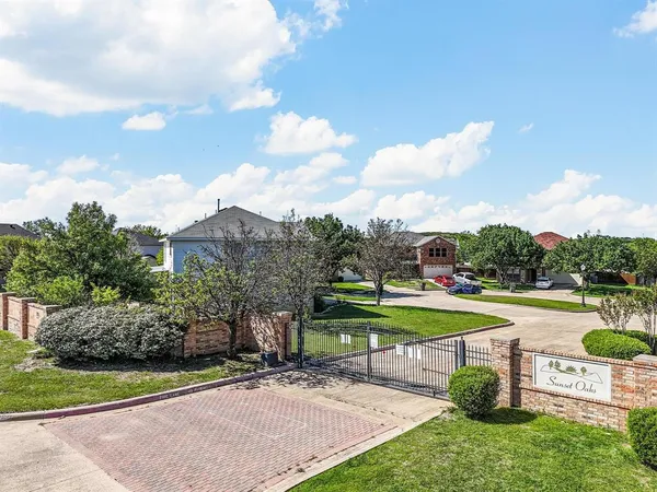 $2,400 | 6632 Canyon Oak Drive, Fort Worth, TX 76112