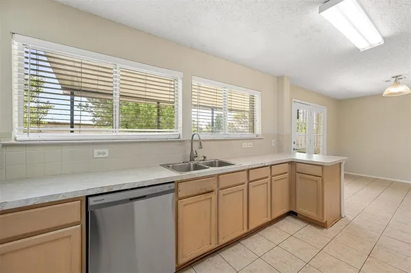 $2,400 | 6632 Canyon Oak Drive, Fort Worth, TX 76112