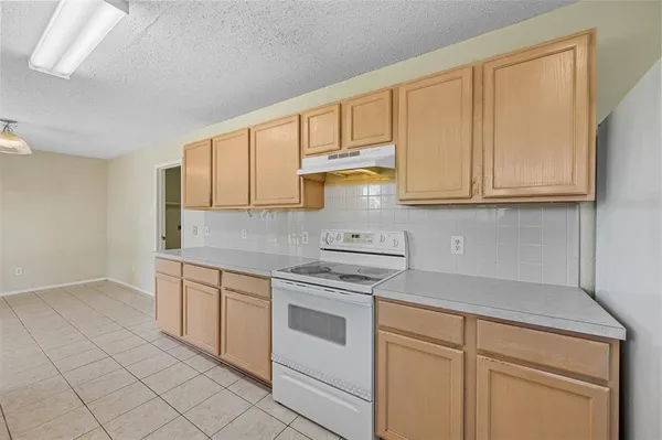 $2,400 | 6632 Canyon Oak Drive, Fort Worth, TX 76112