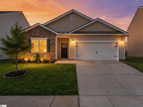 $325,000 | 16 Oak Edge Lane, Greer, SC 29651