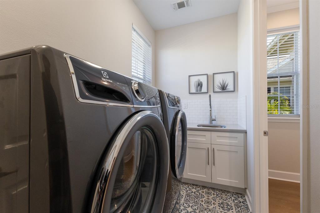 8035 St Simons Street, Unit 8035 University Park, FL 34201 - Photo 28 of 39 a utility room with dryer and washer