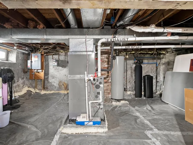 $419,900 | 95 South Highland Street, Lowell, MA 01852