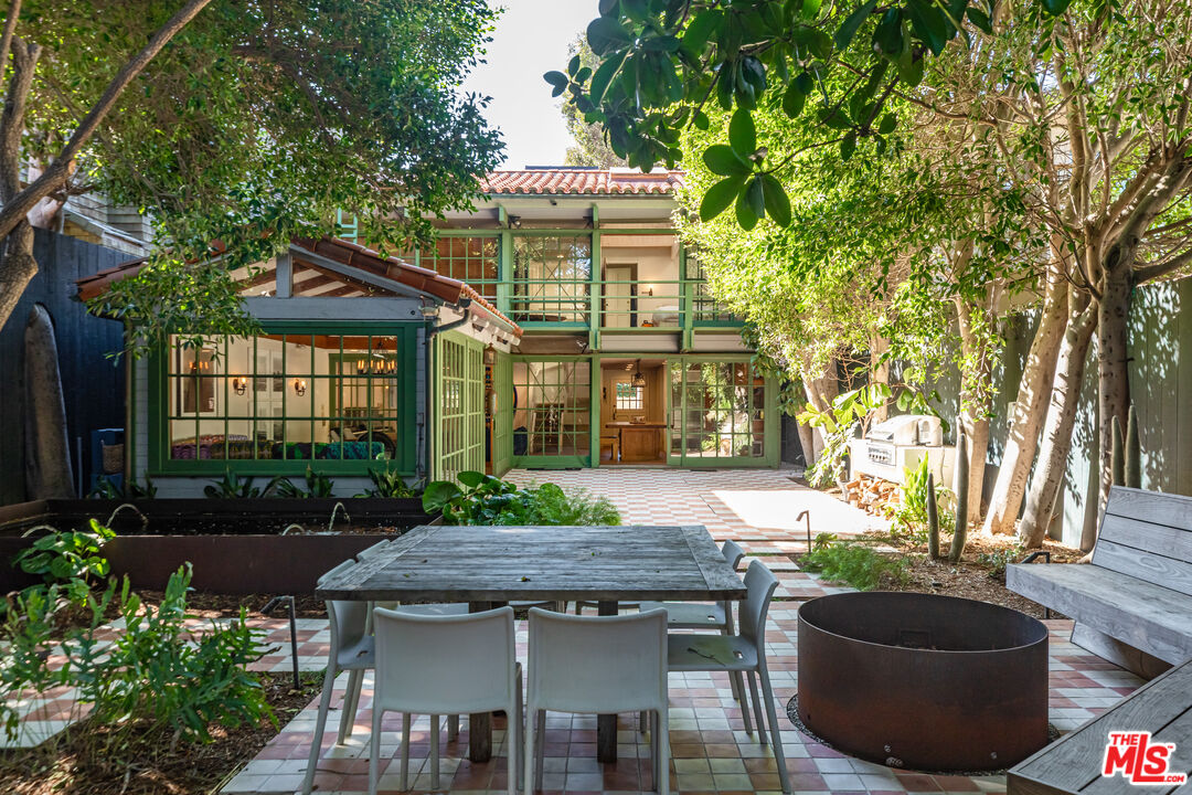 23441 Malibu Colony Road Malibu, CA 90265 - Photo 15 of 43 a front view of a house with garden