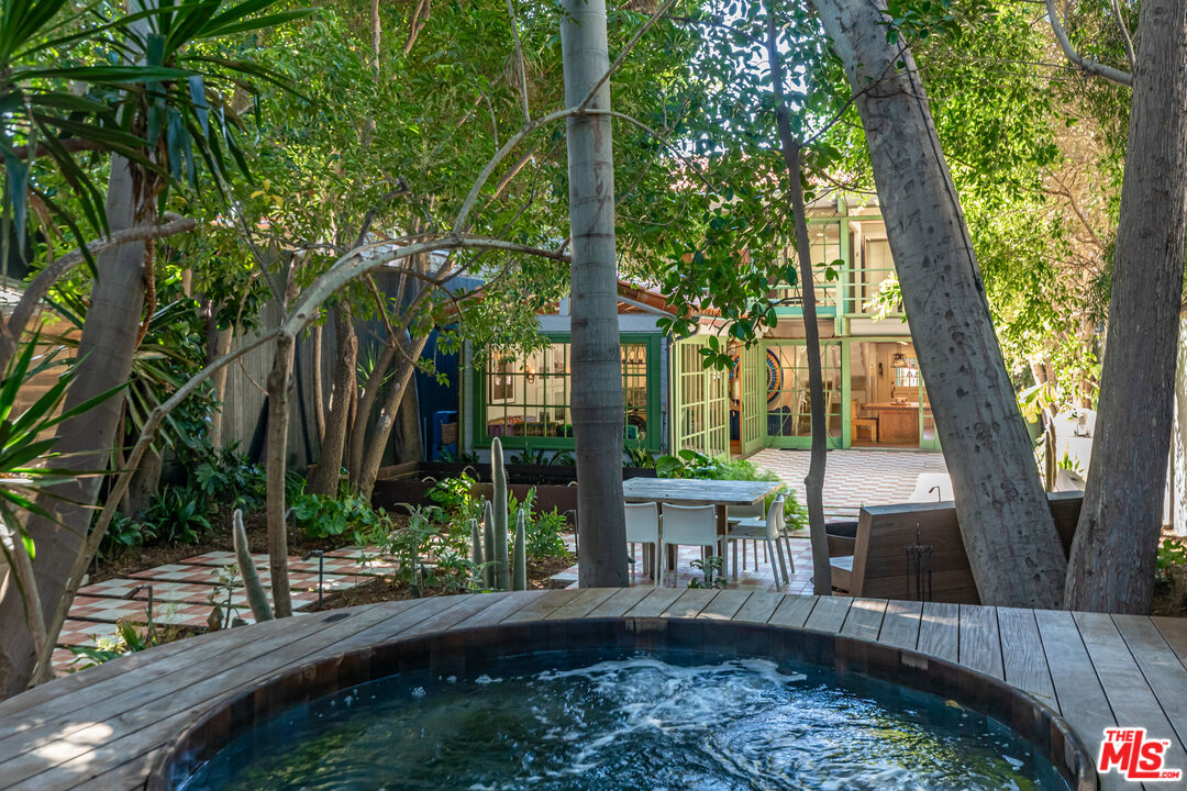 23441 Malibu Colony Road Malibu, CA 90265 - Photo 19 of 43 a view of backyard with green space