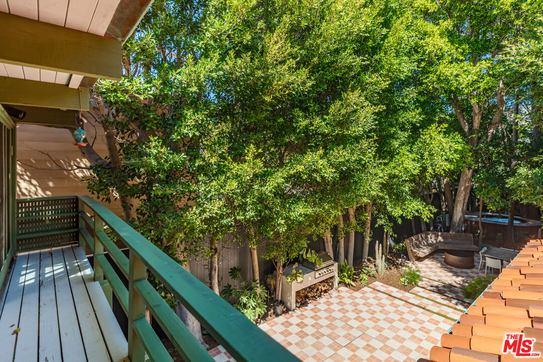 23441 Malibu Colony Road Malibu, CA 90265 - Photo 22 of 43 a balcony with wooden floor
