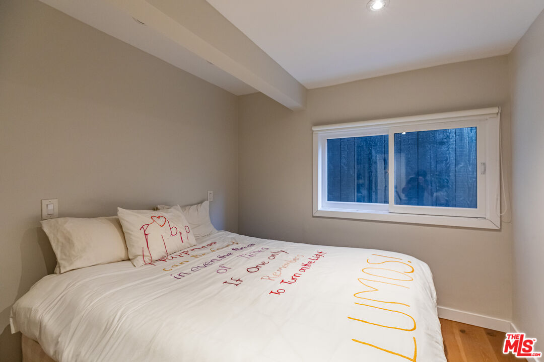 23441 Malibu Colony Road Malibu, CA 90265 - Photo 29 of 43 a bedroom with a bed and a window
