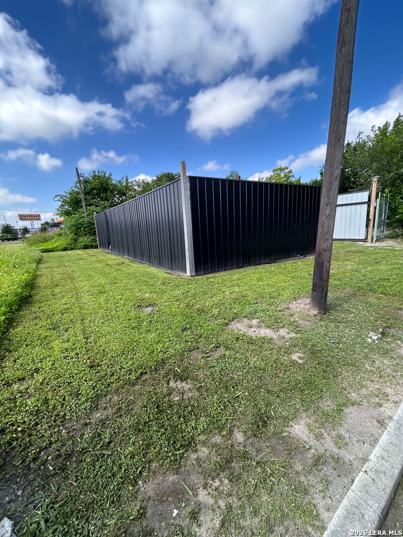 2846 Liberty Road Houston, TX 77026 - Photo 2 of 5