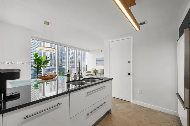 $985,000 | 485 Brickell Avenue, Unit 1804, Miami, FL 33131