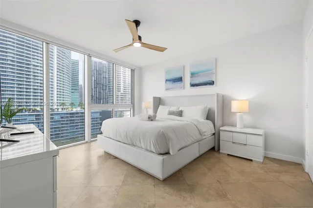 $985,000 | 485 Brickell Avenue, Unit 1804, Miami, FL 33131