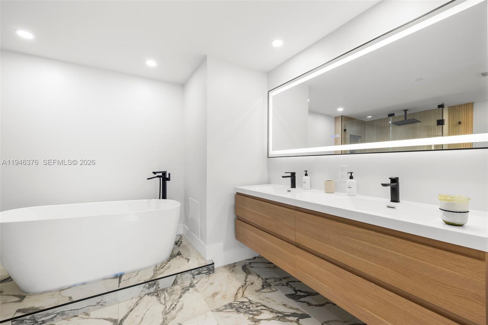 485 Brickell Avenue, Unit 1804 Miami, FL 33131 - Photo 19 of 60 a bathroom with a bathtub and a sink